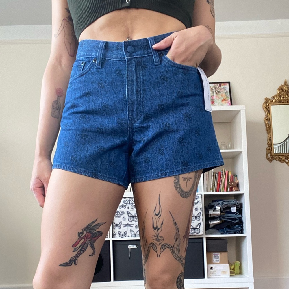 Levi’s 80s Mom Shorts Floral Print - Picture 1 of 6